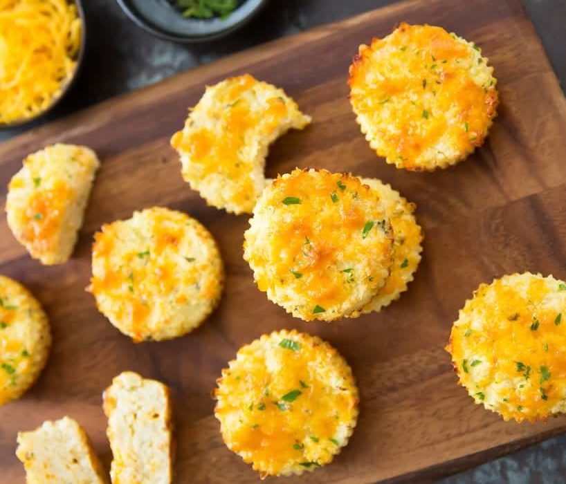 Brioșe de conopida cu brânză Cheddar