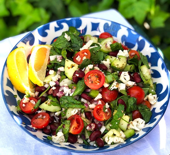 Salată mediteraneană cu spanac