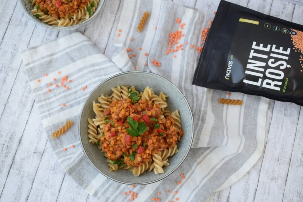  Fusilli cu ,,ragu” vegan din linte 