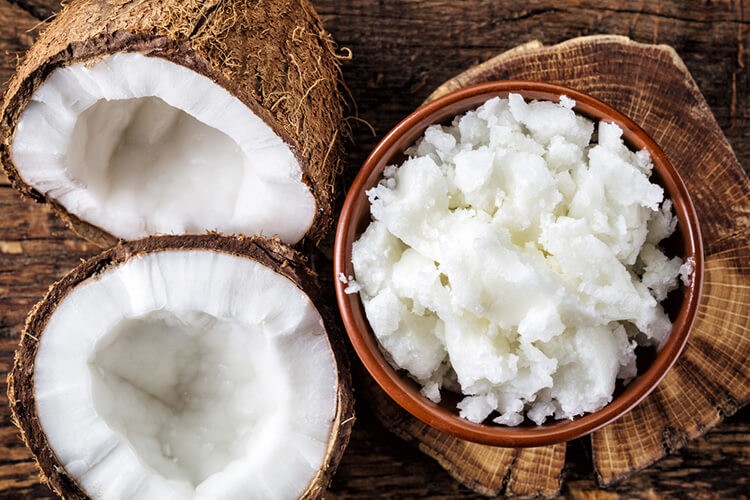 jumatati de nuca de cocos si ulei de cocos