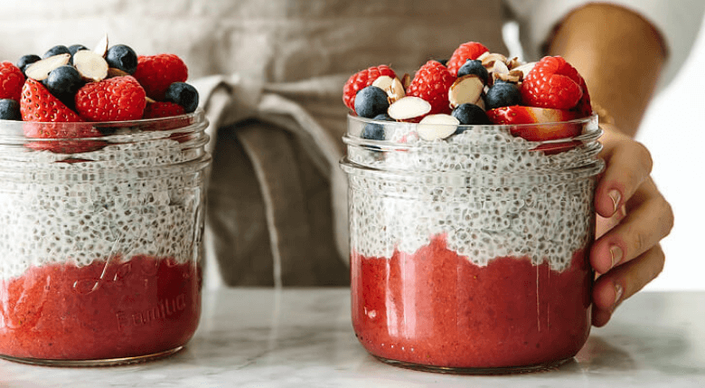 metode de a introduce semițele de chia în dietă - budinca de chia cu zmeura 