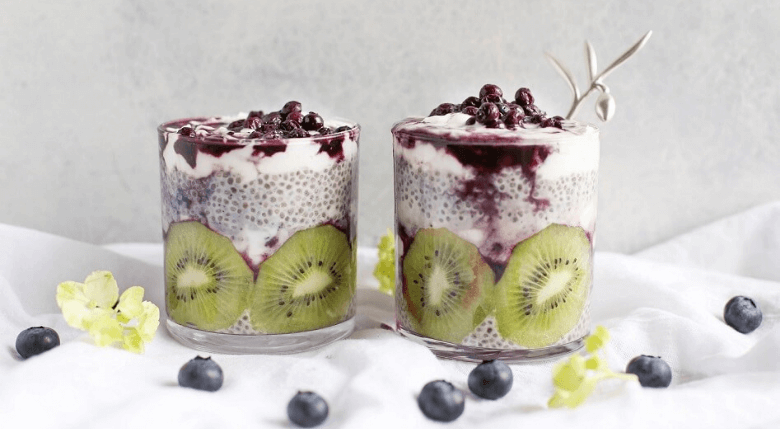 rețetă budincă de chia cu kiwi si afine