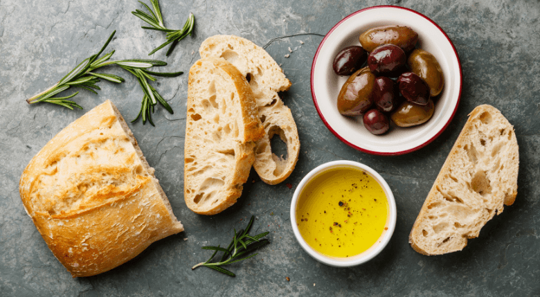 ulei de masline, masline si ciabatta 