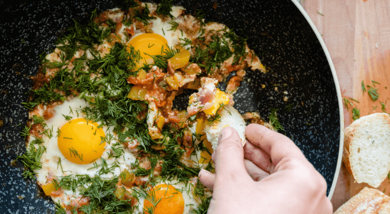 shakshouka cu marar - alimente care favorizează scăderea în greutate